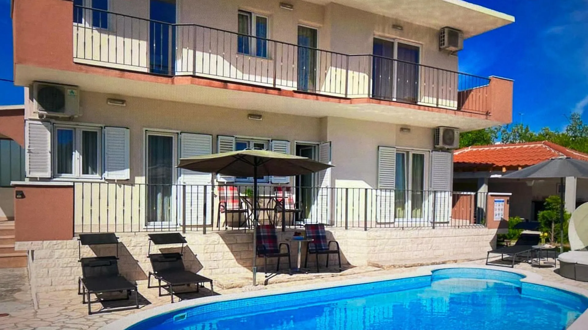 Modern Villa Quiet Split Holiday home